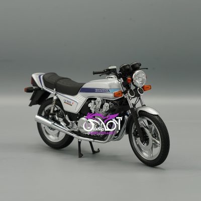 نقره ای Honda 750 F