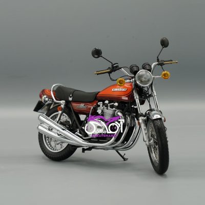 قرمز Kawasaki 900